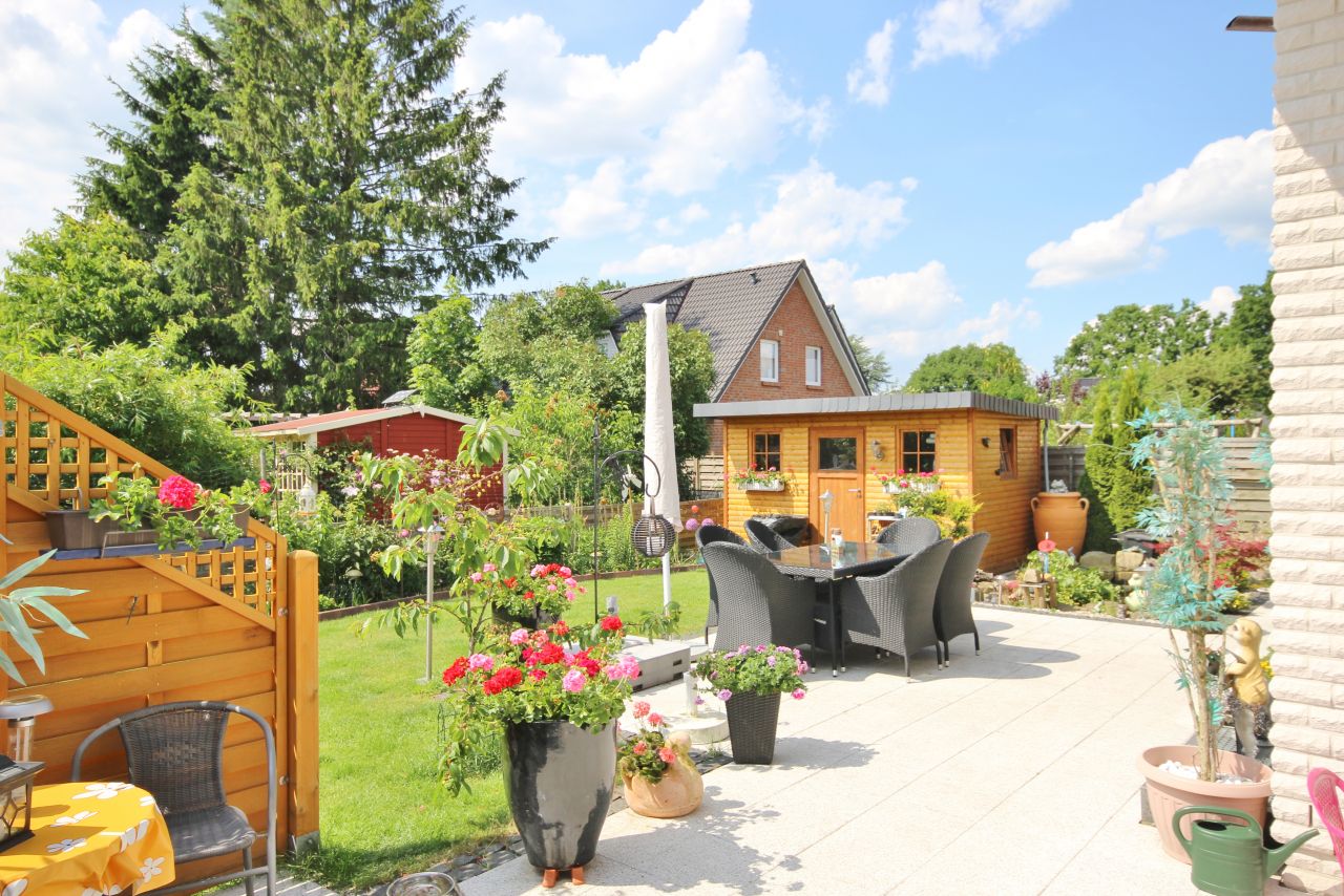 Elegante Villa mit Fernblick und Wintergarten